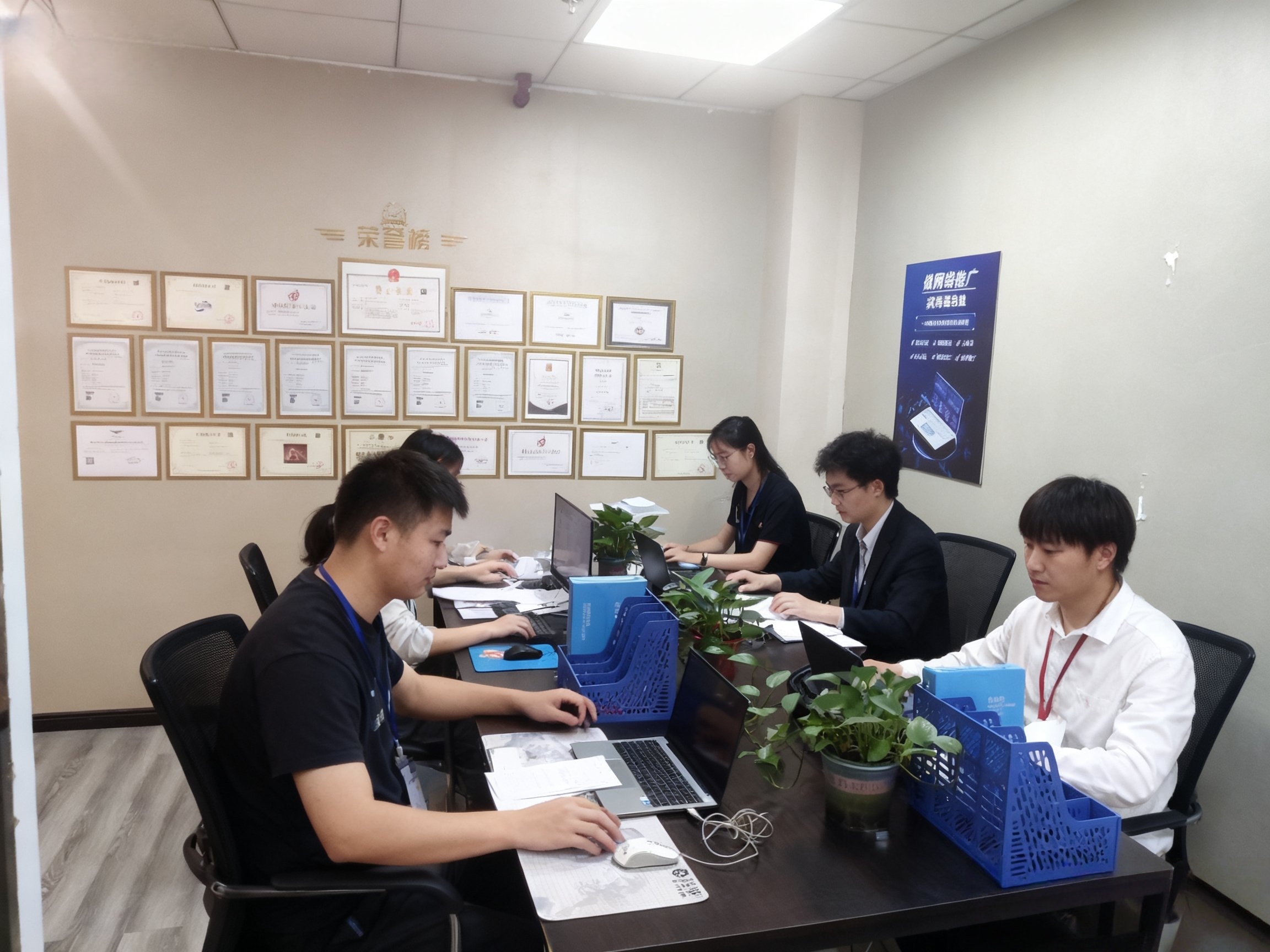 公司实拍：现场讨论与交付验收